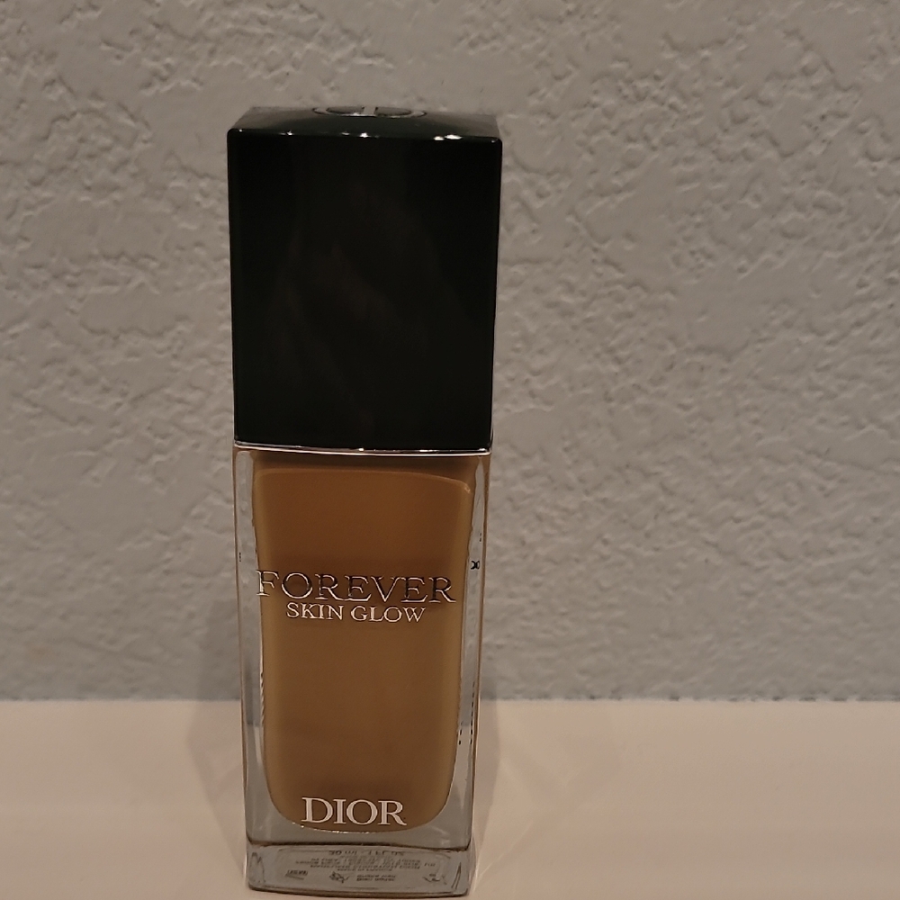 Dior Forever Fluid Skin Glow Foundation 4W